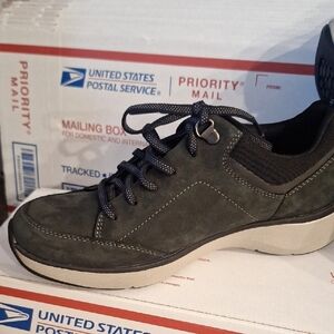 Clarks Black and Tan Athletic Shoes with Cushioned Sole